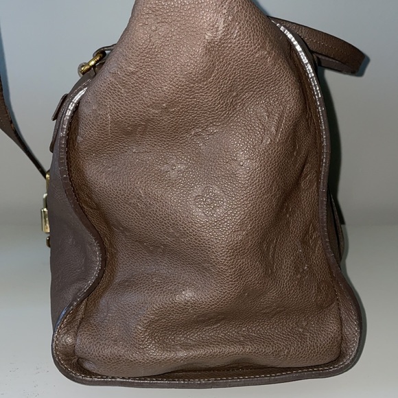 Louis Vuitton
Lumineuse Handbag Monogram Empreinte Leather PM - Picture 3 of 15